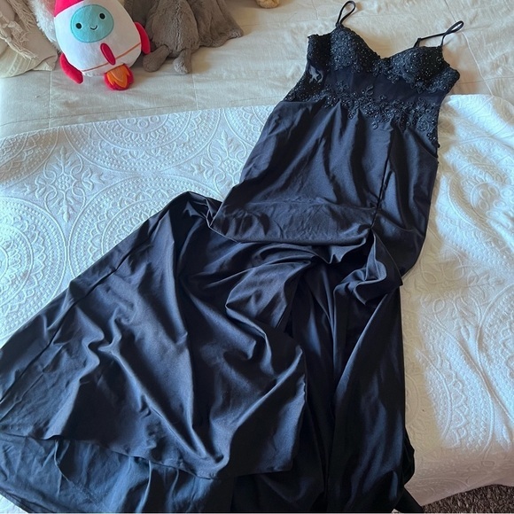 BETSY & ADAM NAVY formal gown - Picture 8 of 9